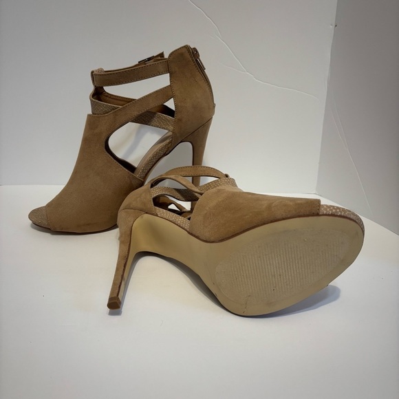Shoe Dazzle Beige Fabric Stiletto
Pumps - Picture 5 of 6